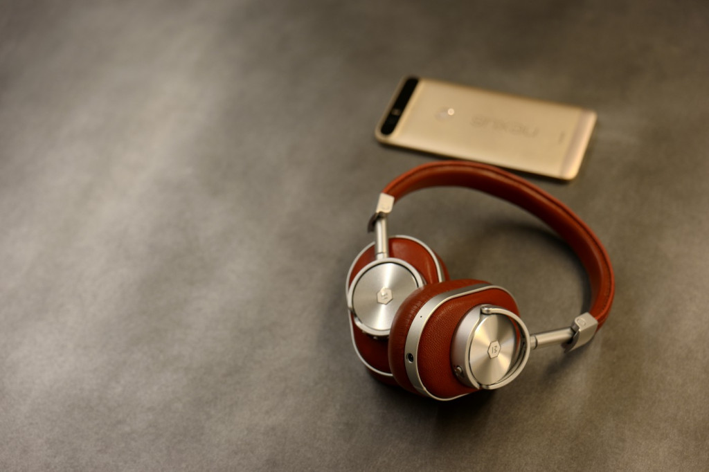 Review: Master & Dynamic’s MW60 makes wireless headphones look cool again