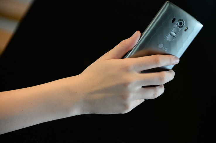 Here’s The First Look At The Swappable Battery In LG’s Next Smartphone