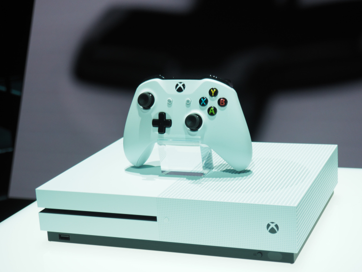 Behold the Xbox One S and Design Lab controllers in all their glory