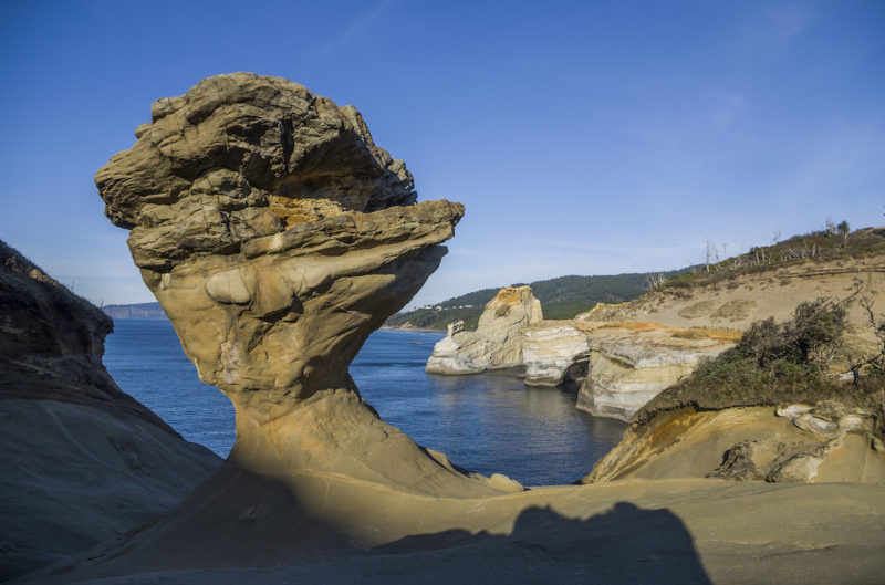 Vandals Caught on Camera Destroying Iconic ‘Duckbill’ Rock in Oregon