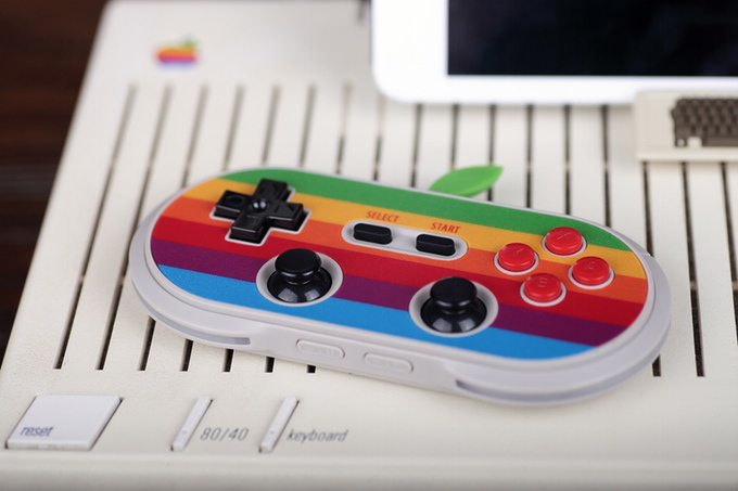 This new Bluetooth game controller celebrates classic Macs