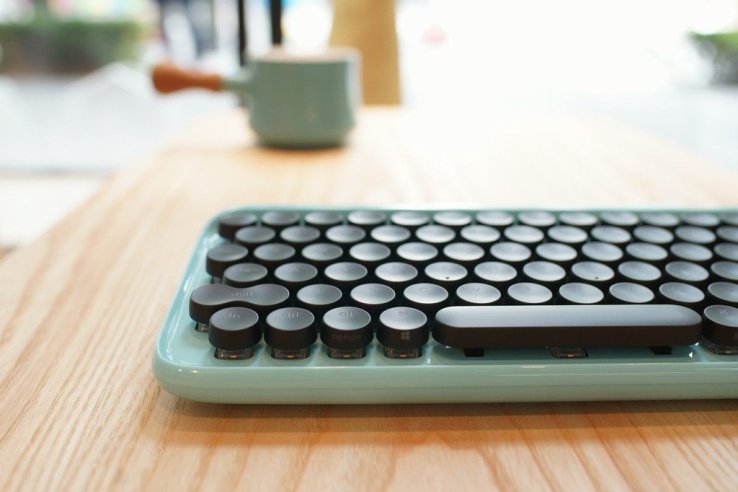 Look, a nice round candy-colored mechanical keyboard