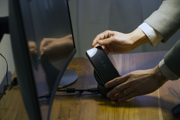 Samsung’s DeX proves the dream of shoving a small computer into a larger one isn’t dead