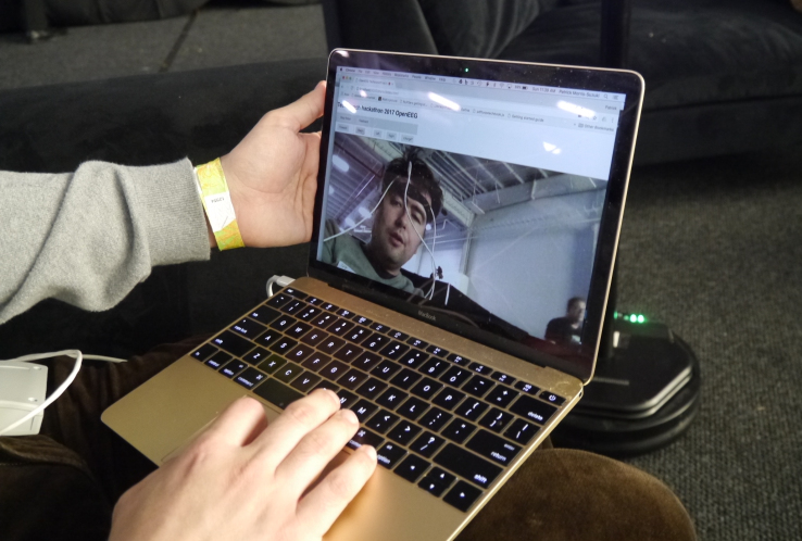 EEG hardware hack uses blink detection and predictive text for hands-free typing