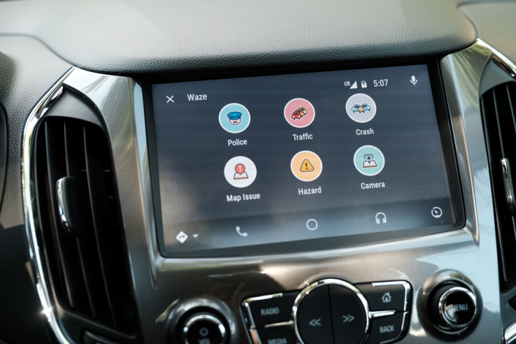 Waze finally arrives on Android Auto