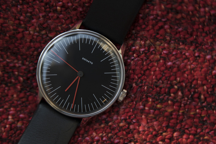 Defakto’s Vektor strikes a great balance as a minimalist, slim automatic watch