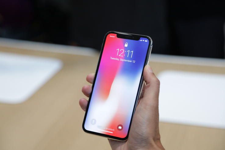 Apple reportedly isn’t producing enough iPhone X units for first weekend sales