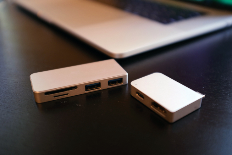 OmniHub tries to fix the MacBook Pro’s port shortage with magnets and modules