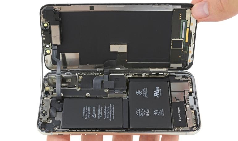 The iPhone X contains a strange dual-cell battery