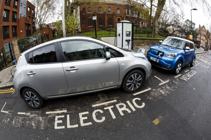 Electric car charge-station payment systems may lack basic security measures