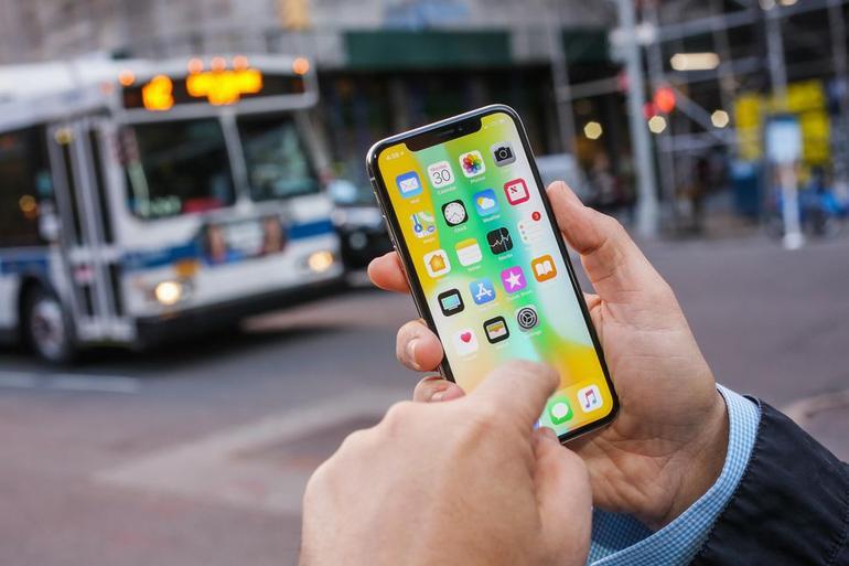 iPhone X incoming-call display delays? Apple looks into reports of issues