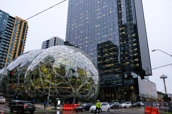 Amazon halts Seattle expansion over city tax proposal