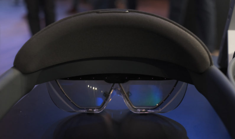 Hands-on with Microsoft’s new HoloLens 2